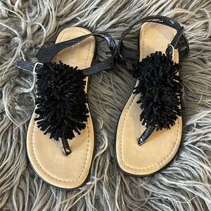 The Children’s Place 4 Black  Girl’s Sandals Buckle Strap Closure